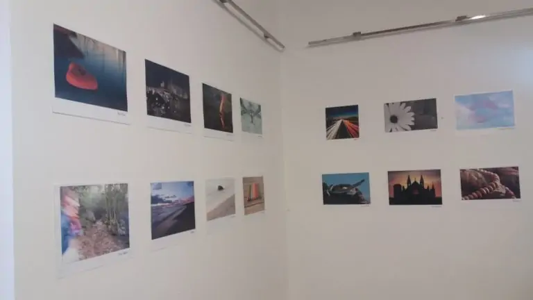 Una exposició a Ca Ses Monges del Pla de na Tesa recopila un centenar de fotografies dels alumnes de l’Escola d’Adults