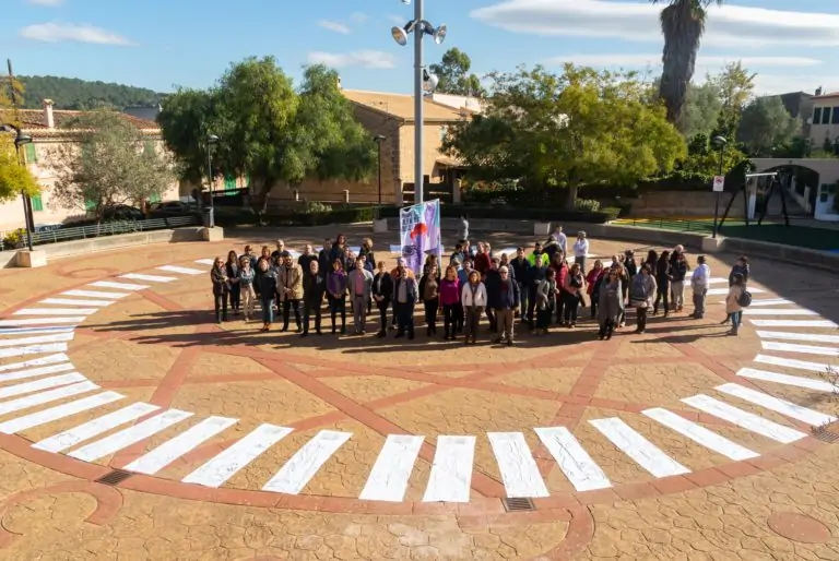 Marratxí culmina los actos de sensibilización contra la violencia machista con un minuto de silencio en memoria de las víctimas