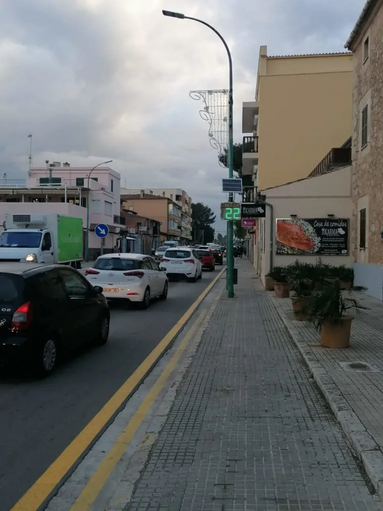 RADARES PEDAGÓGICOS, AVISO A LOS CONDUCTORES PARA QUE LEVANTEN EL PIE DEL GAS