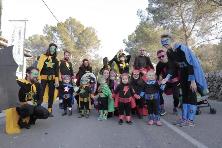 Una gran participació popular dona color a la Rua de Marratxí, la primera de Mallorca  