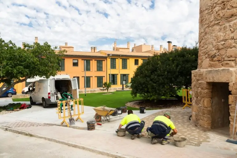 UN DÍA CON LA BRIGADA DE VÍAS Y OBRAS