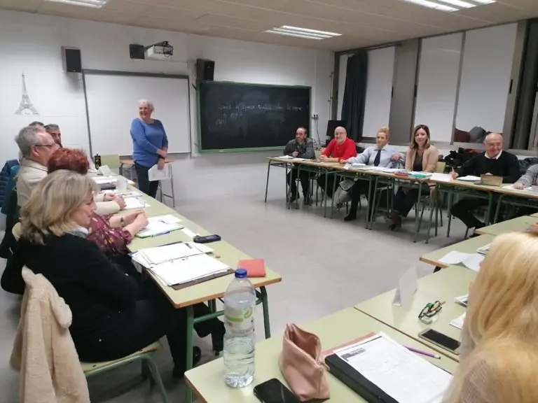 LA ESCUELA DE ADULTOS: NUNCA ES TARDE PARA APRENDER