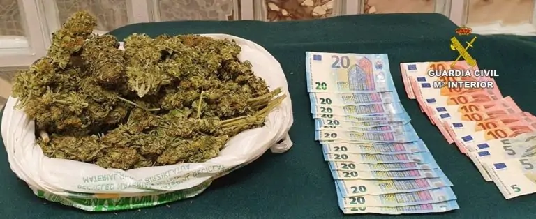 Detenidos dos jóvenes por vender marihuana en Marratxí