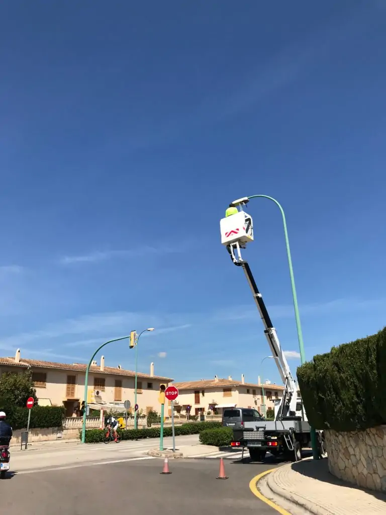 UN DÍA CON LOS ELECTRICISTAS DE LA BRIGADA MUNICIPAL