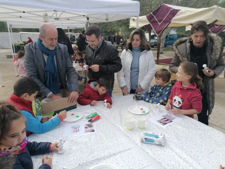 ELS ALUMNES DE PRIMÀRIA PARTICIPEN EN UN PROJECTE DE FAMILIARITZACIÓ AMB EL MERCAT I EL PRODUCTE LOCAL