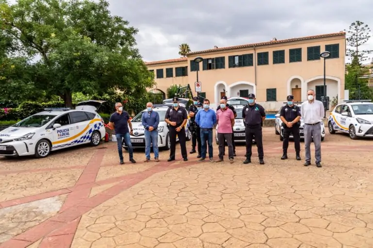 L’Ajuntament de Marratxí presenta la nova flota de vehicles elèctrics i híbrids per a la Policia Local