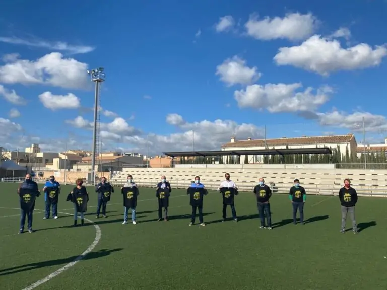 El Ayuntamiento de Marratxí y doce clubes deportivos del municipio presentan la campaña «Tu ets part de la vacuna”