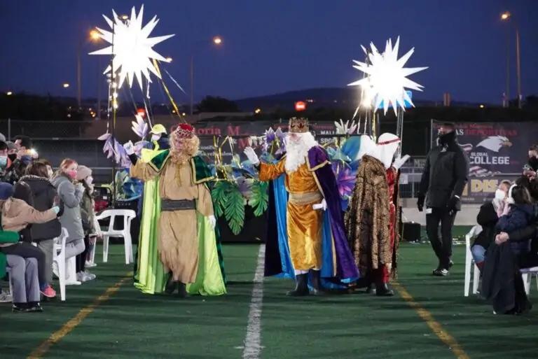 Los Reyes Magos desfilan por Marratxí en siete cabalgatas marcadas por la ilusión y por los protocolos de la Covid-19