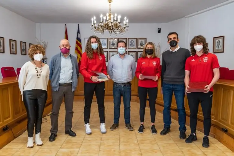 El Consistori ret homenatge als quatre integrants del Club Voleibol Pòrtol que han debutat amb la selecció espanyola