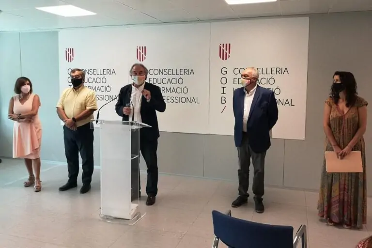 El curso escolar empieza este viernes con total presencialidad y las mismas medidas sanitarias