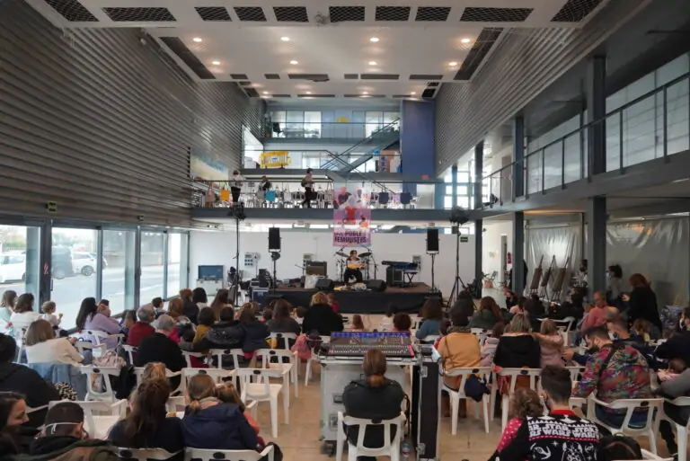 Participació multitudinària a Feminfest per celebrar el Dia Internacional de la Dona