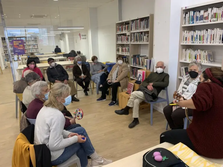 La Biblioteca d’Es Pont d’Inca celebra una sessió de musicoteràpia per a gent gran