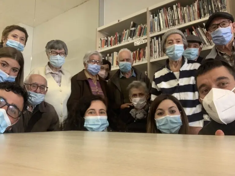 Imparteixen un taller de noves tecnologies per a gent gran a la Biblioteca d’Es Pont d’Inca