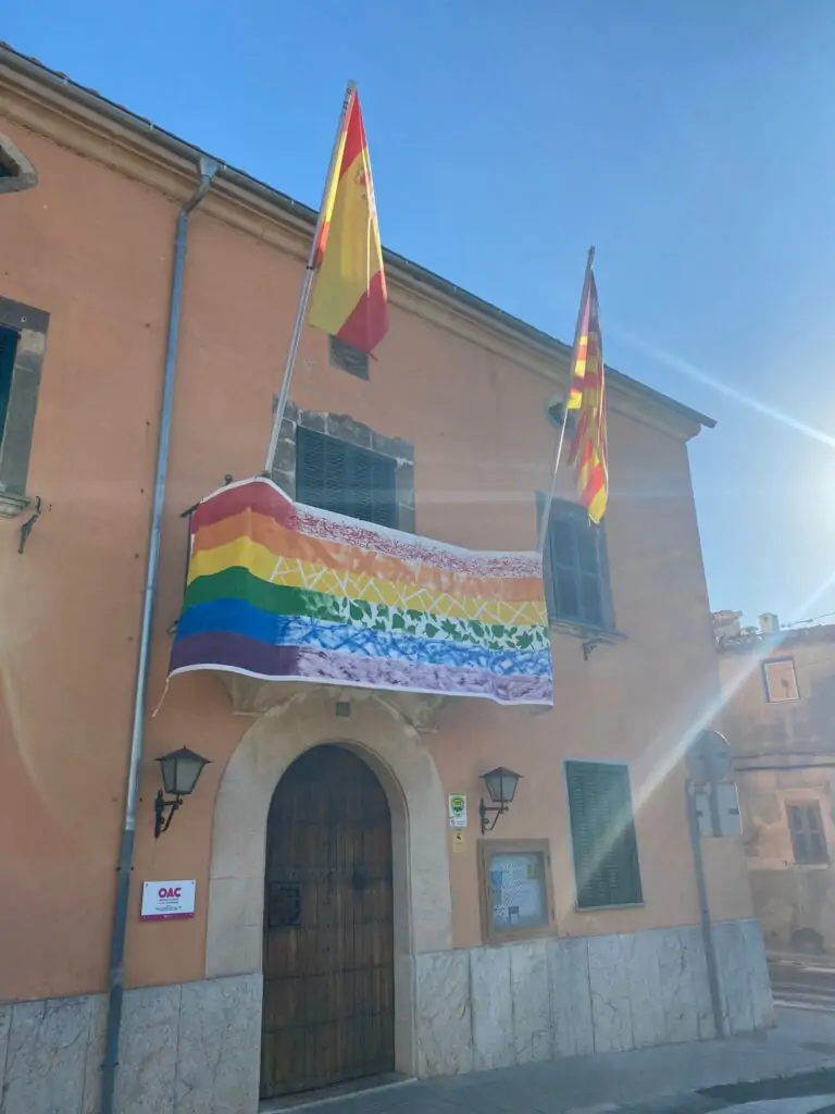 L’Ajuntament aprova una moció en defensa dels drets LGTBI+