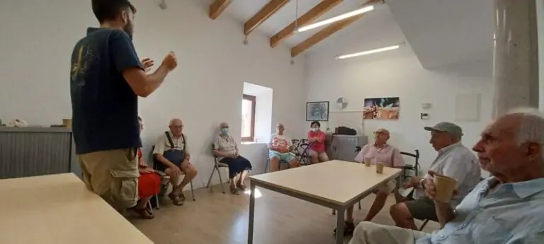 Primera sessió del taller per fomentar l’ús de la llengua catalana a Ca ses Monges del Pla de na Tesa