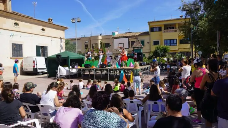 La Festa d’Entitats Ciutadanes ret un homenatge multitudinari a les associacions de Marratxí