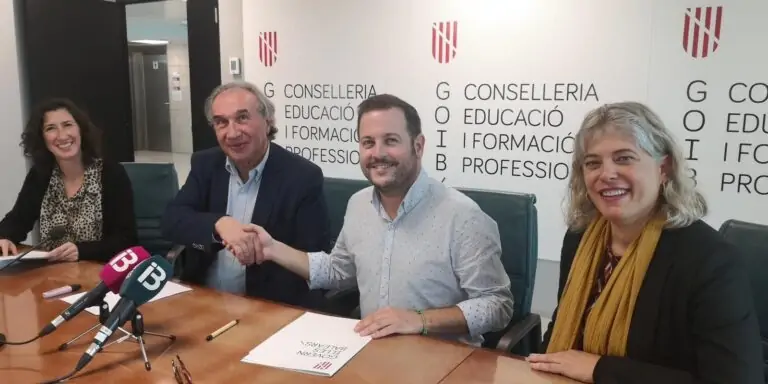 El alcalde de Marratxí firma con el Govern el convenio de gratuidad de las escoletas públicas del municipio