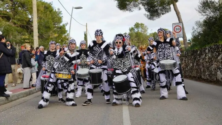 Sa Rua de Marratxí abre las fiestas de carnaval de Mallorca con una participación multitudinaria