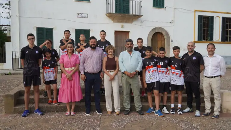 El Ayuntamiento de Marratxí ha recibido esta mañana al Transilles CV Portol, campeones de España en la categoría alevín