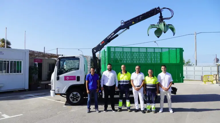 El Ayuntamiento de Marratxí presenta un nuevo camión para la poda domiciliaria