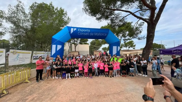 70 niñas participan en la jornada de fútbol celebrada en el camp de Son Caulelles – Cata Coll