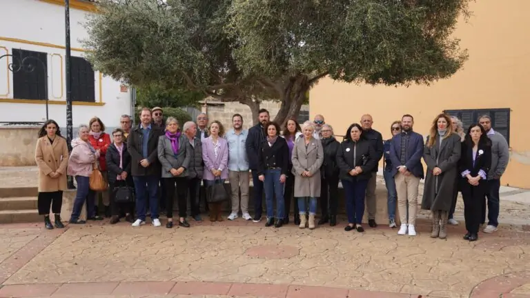 El Ayuntamiento de Marratxí celebra el minuto de silencio y la lectura de manifiesto por el 25N