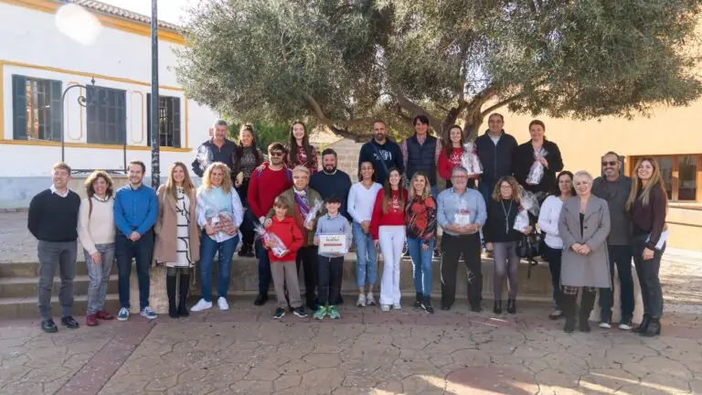 Una recreación de ‘El Grinch’ gana el premio del I Concurso de Decoración Navideña de Fachadas y Balcones de Marratxí