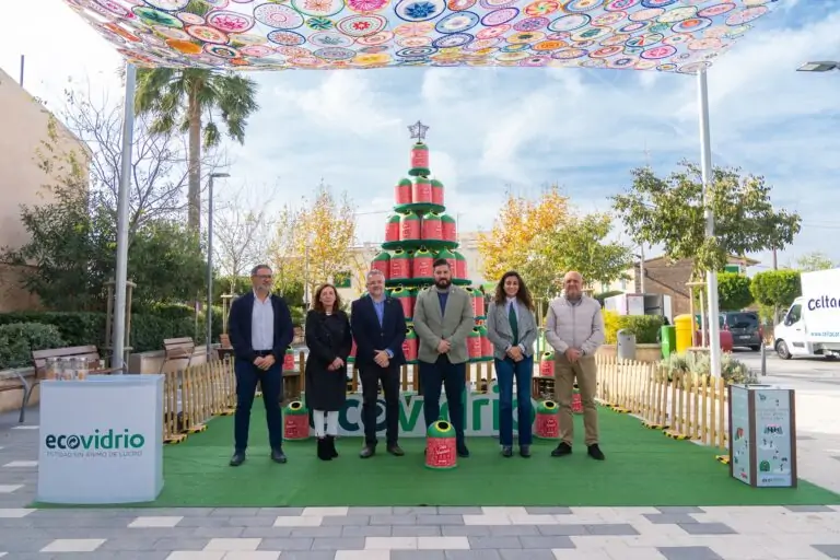 Ecovidrio impulsará el reciclaje de envases de vidrio en Marratxí durante las Navidades con un árbol formado por miniglús