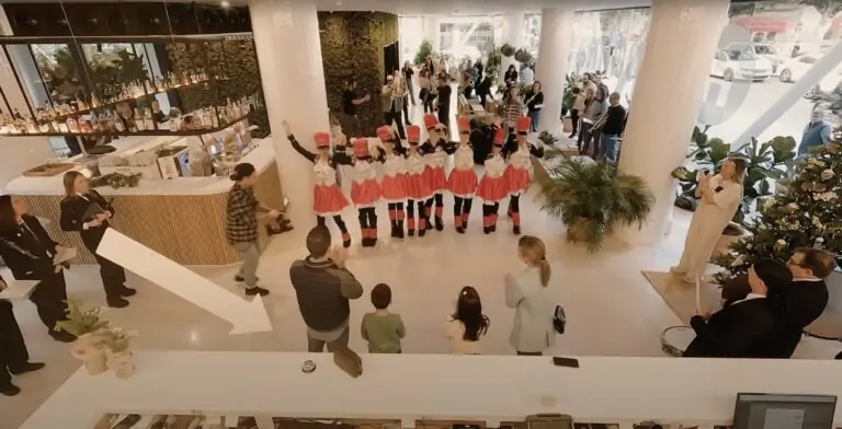 La Banda de Música de Marratxí sorprende con un concierto para felicitar las fiestas a los huéspedes del Hotel HM Palma Blanc