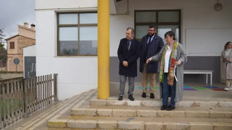 El conseller Vera visita los colegios de Marratxí y anuncia que las obras del comedor de Infantil del Costa i Llobera de Pòrtol comenzarán este año