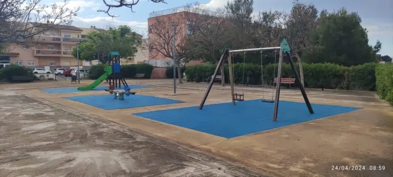 El Ayuntamiento de Marratxí renueva el suelo de siete parques infantiles para mejorar la seguridad y el ocio de los más pequeños