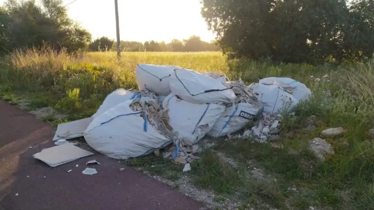 El Ajuntament de Marratxí sancionará a dos individuos por abandonar 10 toneladas de restos de obra en la zona de Es Garrovers y Camí de Son Sales