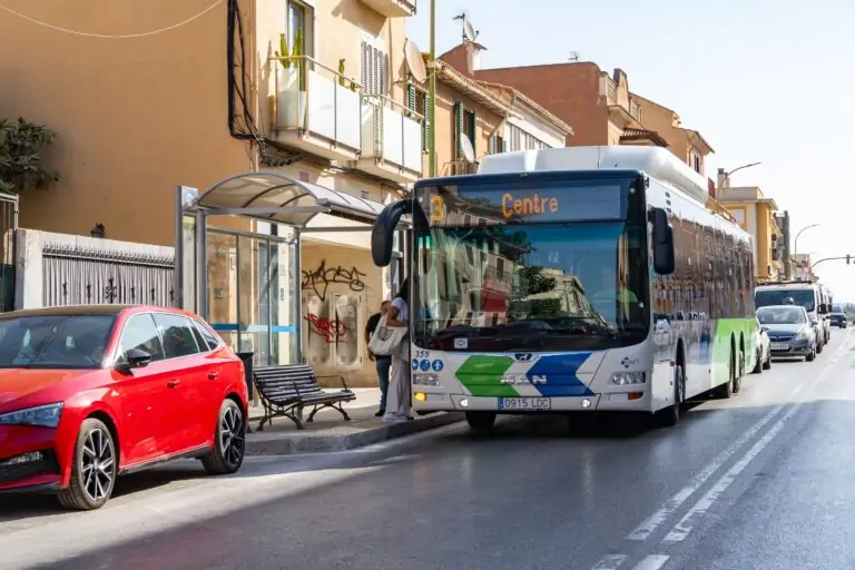 Finalizan las obras de mejora de la parada de Autobús en la Avenida Antoni Maura d’Es Pont d’Inca